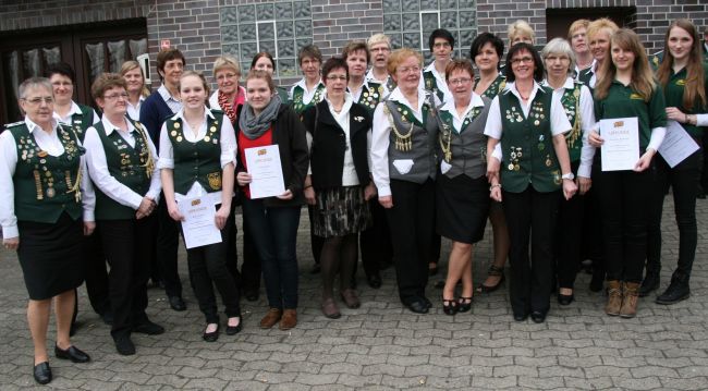 die geehrten Damen files/bezirksverband/images/2013/BZ Gesamt geehrte Damen 2013 BZ-DH.jpg